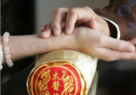 胃痛起来要人命, 中医教你缓解胃痛, 一个小方法就见效!