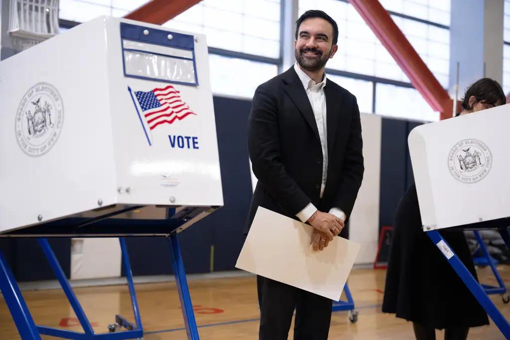 90后“民主社会主义者”刷新纽约纪录11月4日，据路透社报道，纽约市长选举尘埃