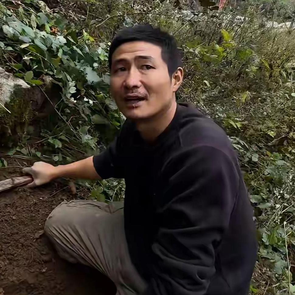 纸是包不住火的，成勇终于坦白了！参加张家界七星山“骆驼杯”荒野求生赛，谁不