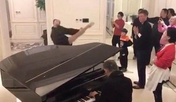 天呐，冯小刚这事儿竟然是真的，是不是有点离谱了？