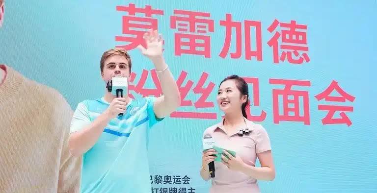 为什么莫雷加德很受国人的喜爱，而雨果却不受待见？看下二人接受记者采访就明
