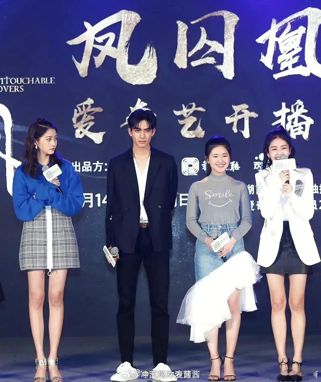 还好关晓彤是站在另一边[笑着哭]​​​