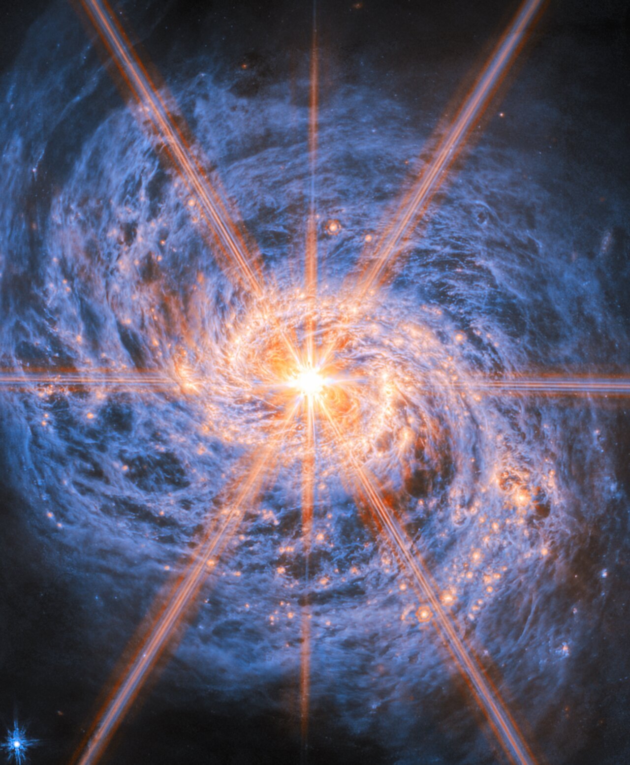 NASA詹姆斯·韦布空间望远镜发布了螺旋星系M77的一张震撼新照。这张照片由韦布