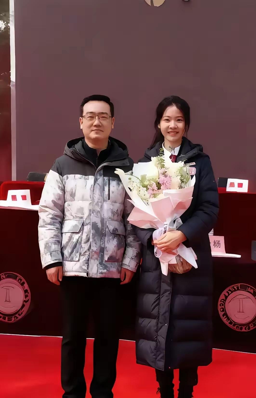 15岁的初三女生被空军提前招飞，家长群里都炸开锅了！以前总觉得高三才能考飞行员，