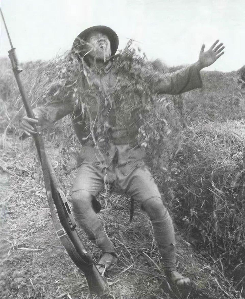 1938年徐州会战期间，瑞士战地记者瓦尔特·博萨德抓拍的一张照片。照片中的战士