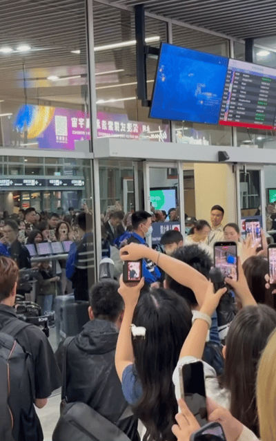 3.27日，莎莎澳门到达，佳佳也去了澳门。莎莎她们下午在成都机场出发，刚刚在