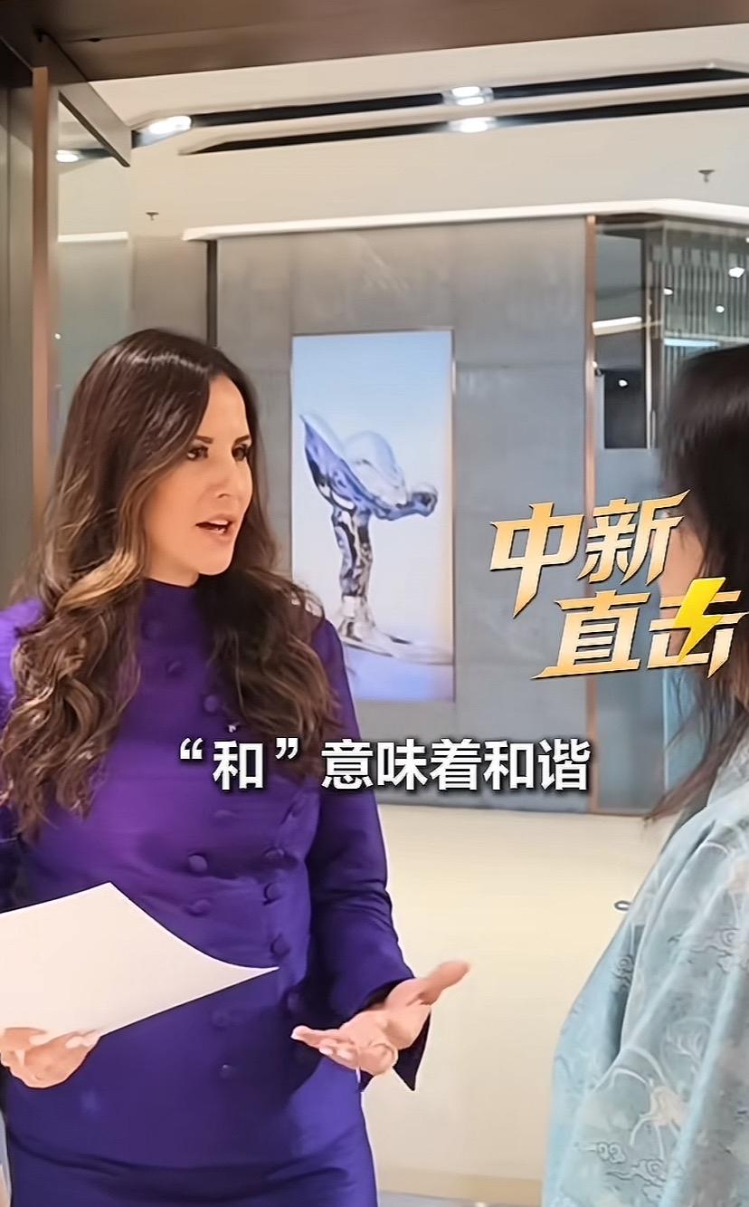 武契奇夫人这次有多得体？一句“荣幸”，一个“和”字。给武契奇挣足了面子！塔玛