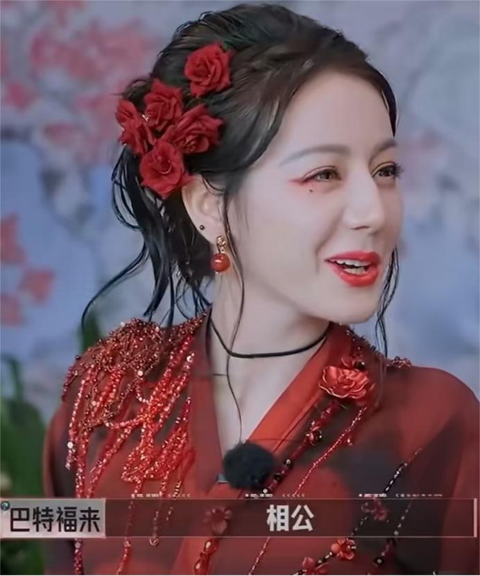 金靖：“相公，你脸上怎么有血？”热巴：“相公？？”金靖：“我们是夫妻。”