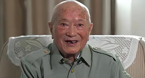 1979年廖汉生视察部队，见到贺龙外甥当场皱眉：打了一辈子仗，级别竟这么低？ 