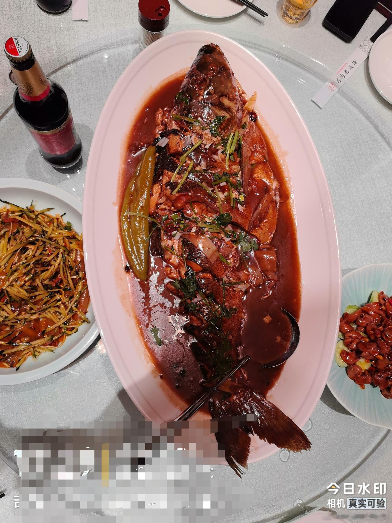 60岁退休后夫妻老俩口乘坐绿皮火车出游的基本有以下9个特点:1、一定有一个人经