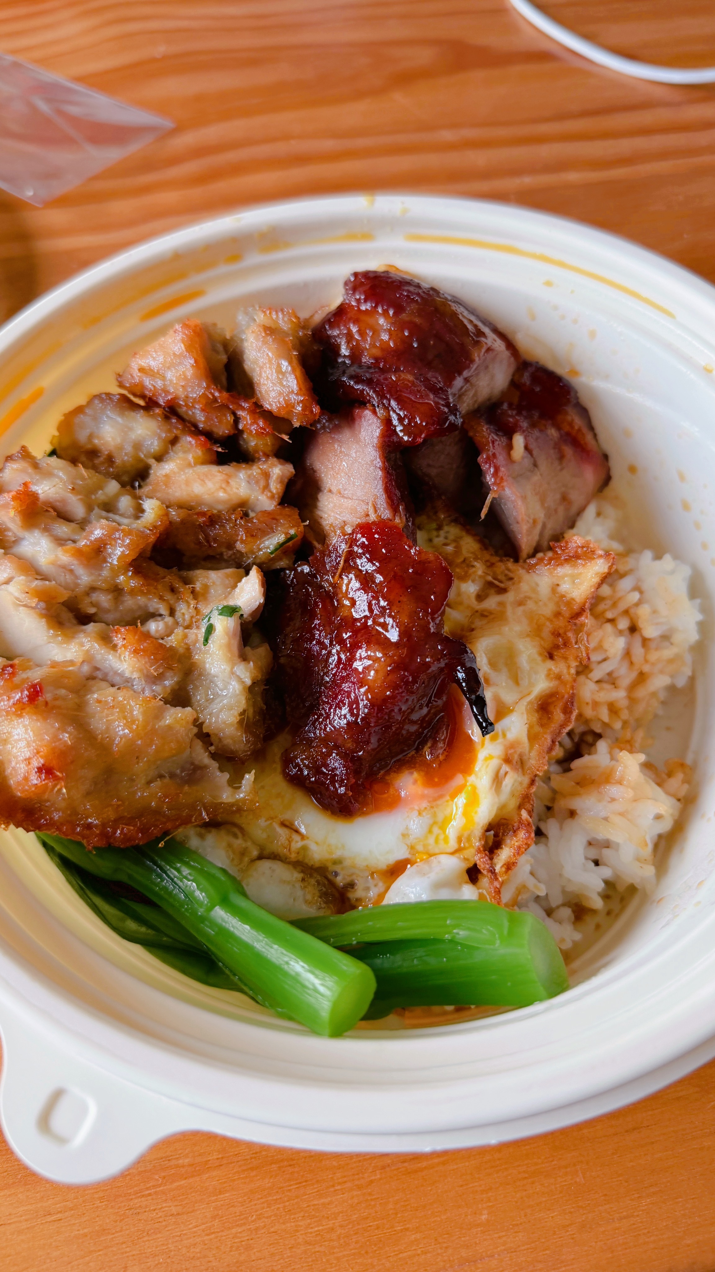 今日午饭：叉烧+煎鸡+鸡蛋​​​