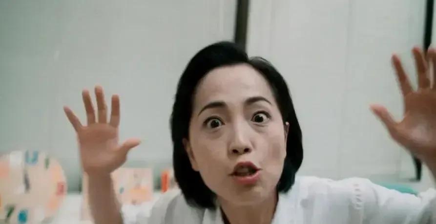 1996年，“石榴姐”苑琼丹3次恳求林正英结婚，但林正英坚决不娶她，一年后，林正