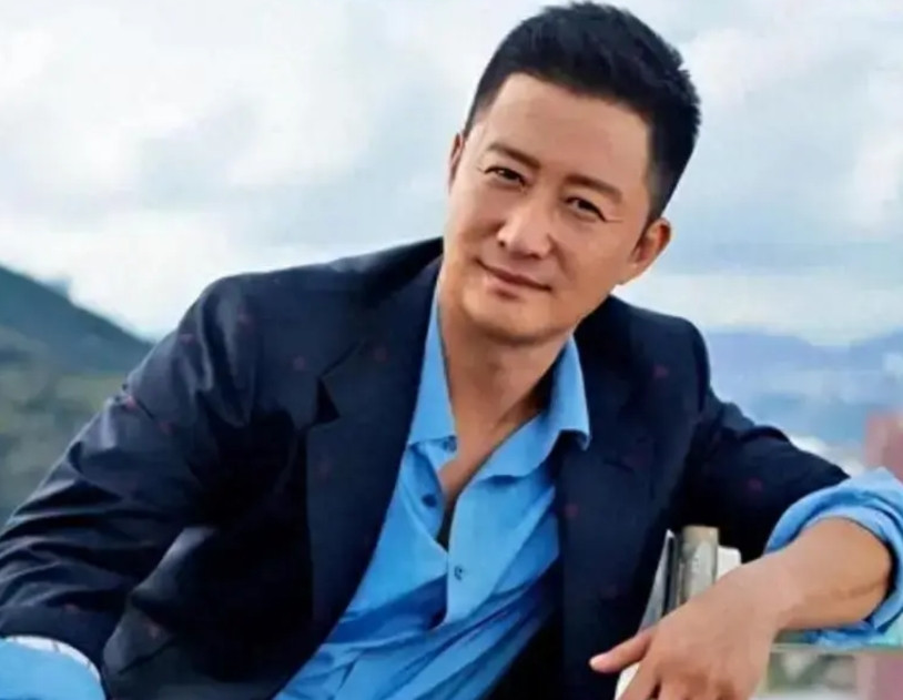 吴京近期被集中黑的逻辑首先，舆论发酵点是吴京出品的《再见，坏蛋》票房口碑不佳