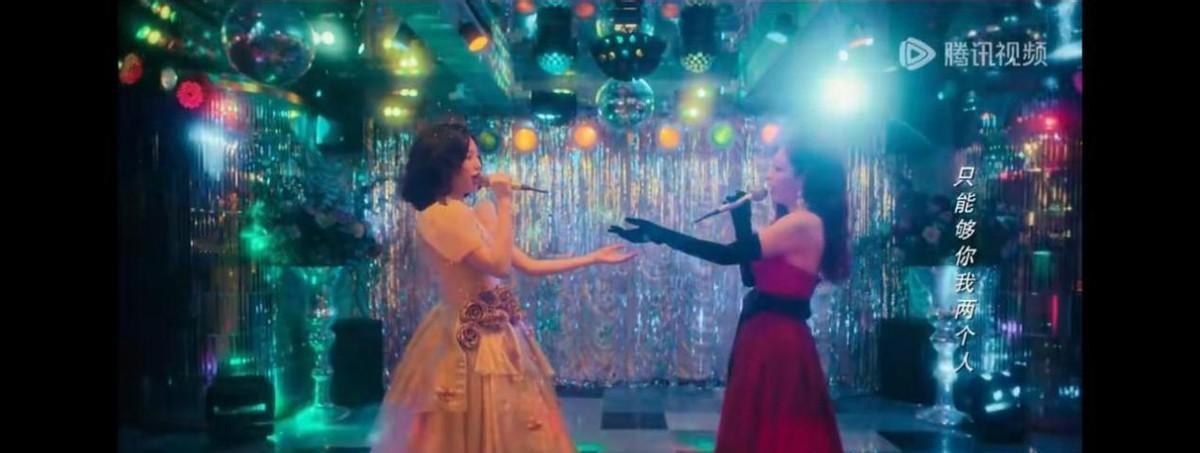 2016年那个地下室是真的。霉味。唯一的光源是门缝。红月在里面活了十二年。