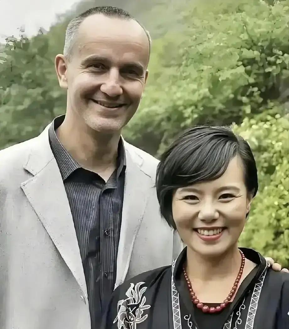 “神曲”背后的男人，翻车了！德国音乐人老锣，一手把龚琳娜送上《忐忑》巅峰，