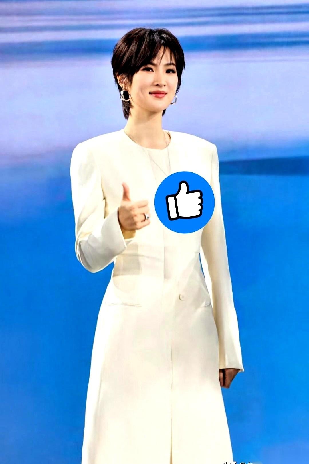 你知道最狠的牌是啥吗？明明手里攥着王炸，偏偏要从3开始出。说的就是姚安娜。