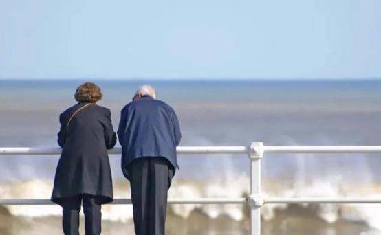 为什么都说“人过五十五，雌雄不再殊”？其实就是说，当一个人过了五十五岁，步入