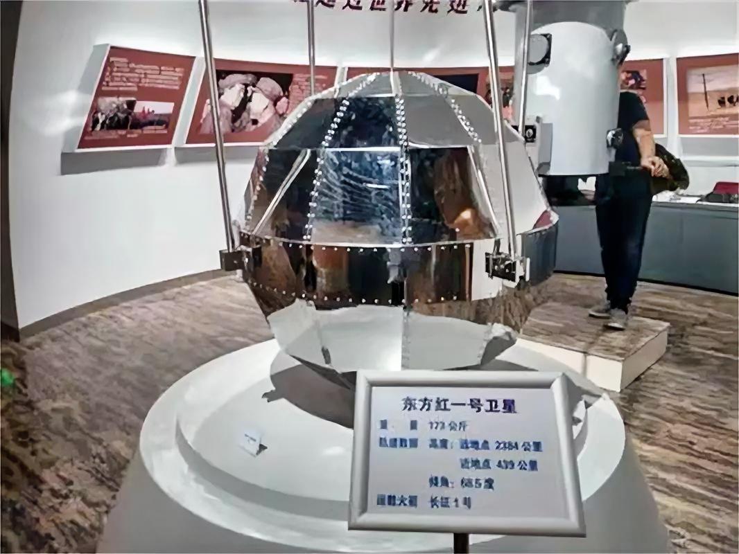 1969年，东方红一号超重，孙家栋坚持拆掉毛主席的像章，周总理告诉他：“你看我们