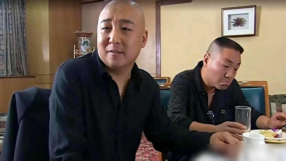 还在分析宋老虎的眼神？我告诉你，你连牌桌都没摸到。那不是演技，是扑出屏幕的饥