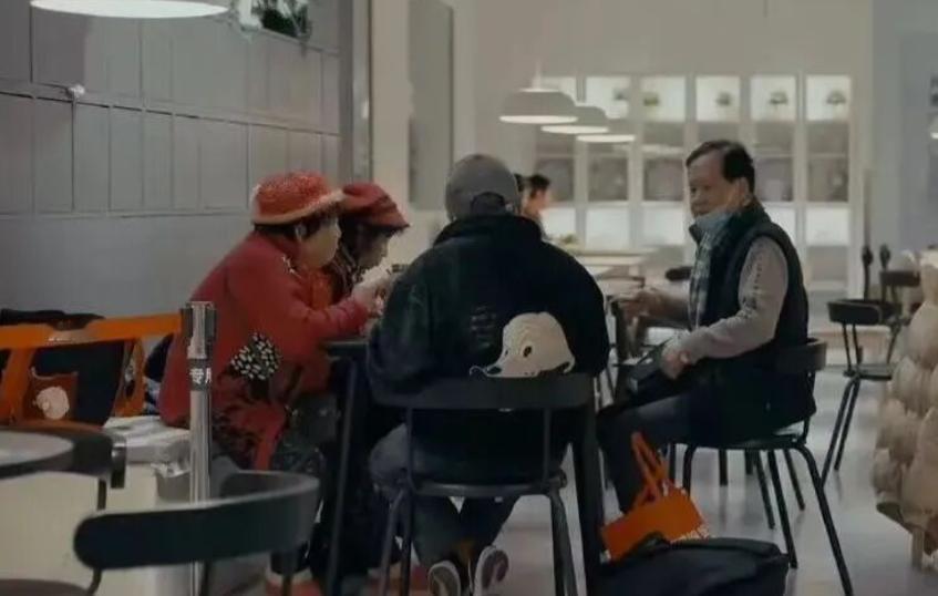 说实话，2025年在简餐这场“价格屠夫大战”中，社区食堂几乎没有还手之力。不是因