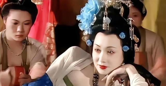 韦皇后正在睡觉，25岁的李隆基突然闯入，韦皇后又惊又怒：“大胆逆子！”谁料，韦皇