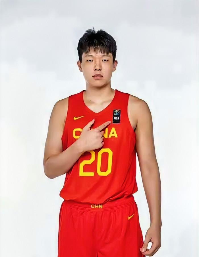 杨瀚森谈被称为“中国约基奇”：喜欢是喜欢，但是能力还差很多杨瀚森要真想在NB