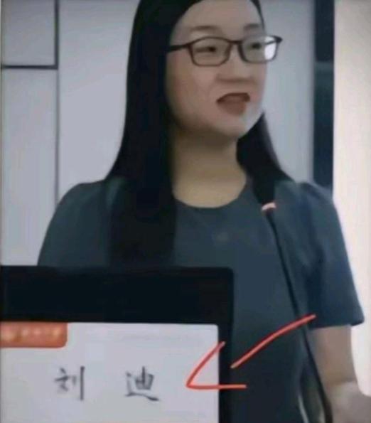 无罪也没用？辅导员硬卡学生前途无法无天了法院已经判了无罪，辅导员却还