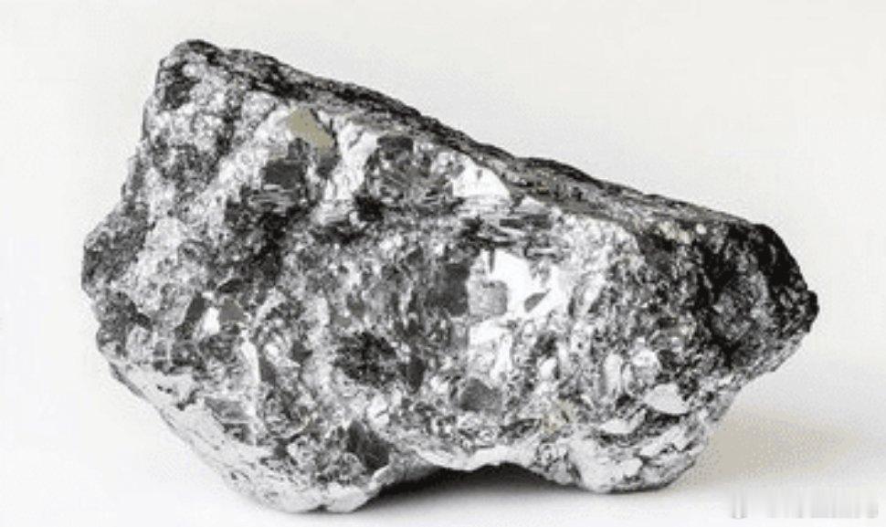 沙特阿拉伯最近发现了1100万吨金、银、铜和锌矿藏，说白了，就是黄金、白银的储存