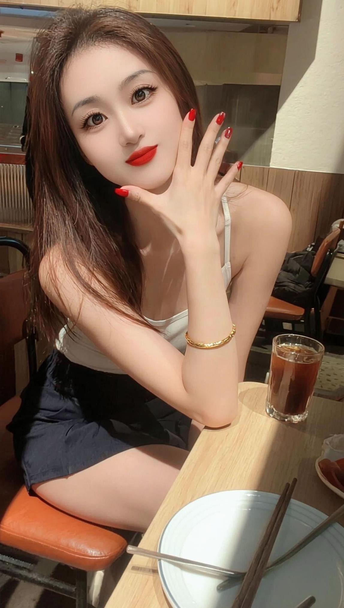 “白骨精，在悟空眼里，她是妖精，在八戒眼里，她是美女，在唐僧眼里，她是...