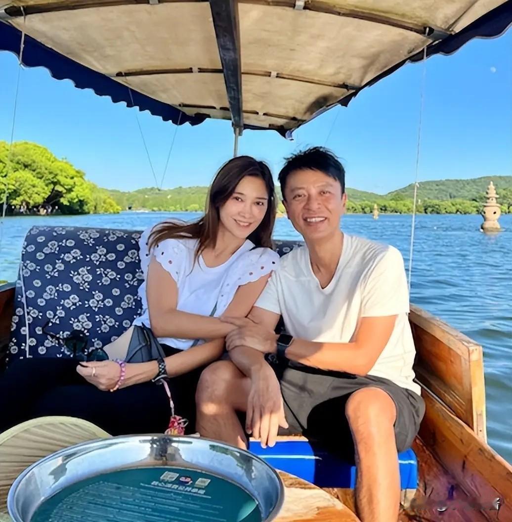 这才是，今天娱乐圈最大的瓜。11月12日，57岁的李克勤，冲上热搜，这一次，