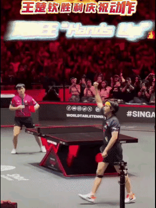 头哥这个庆祝动作被热议，到底啥意思？头哥这个庆祝动作，和他爆冲时判若两人，有些