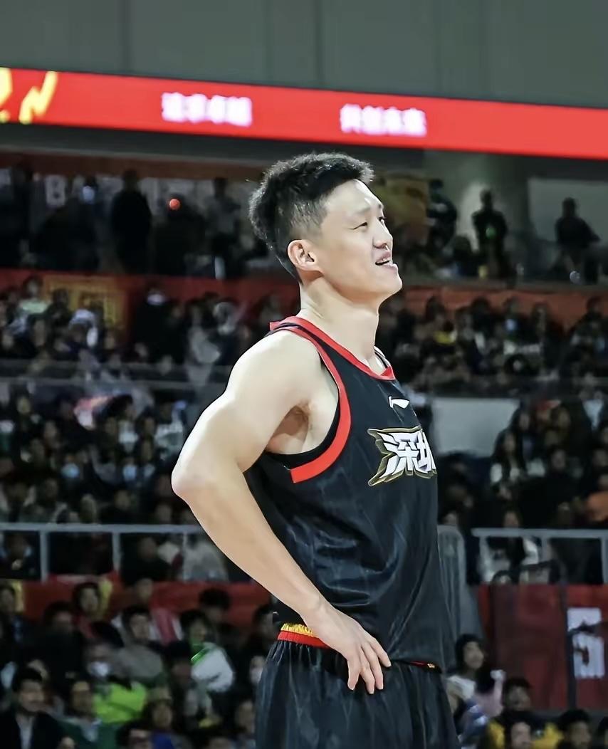 深圳72-81不敌宁波，一战打出了2个无可争议的事实！1.周鹏该退役了，腾位