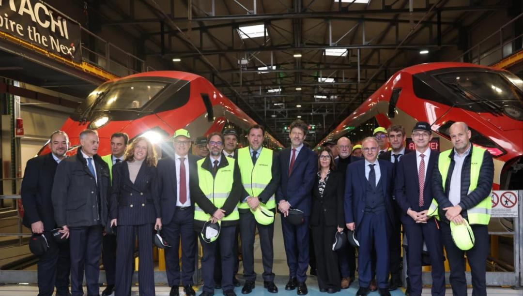 西班牙交通部部长最近跑了三个国家看高铁厂家。德国西门子说他们拿越南订单那车得六年