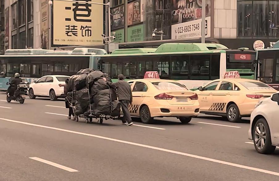 预告一下关于全新问界M7的城区NCA辅助，来的这个地方可谓路况复杂，不仅有各种鬼