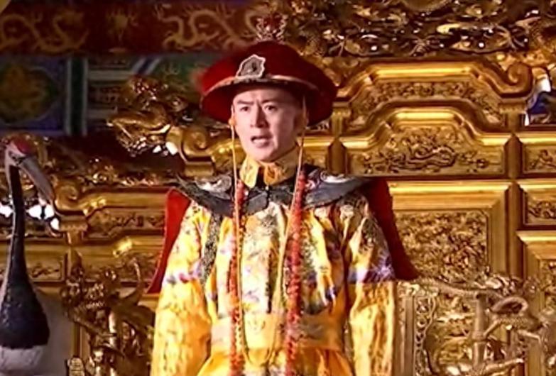 1895年，伊藤博文逼着清朝签下《马关条约》，割了台湾，赔了两亿两白银。光绪帝跪