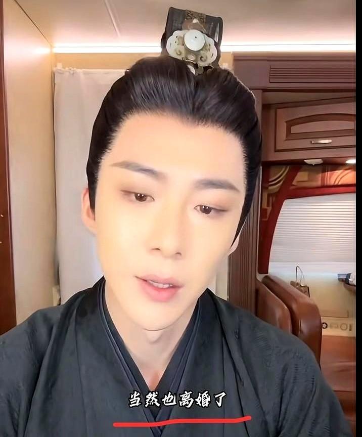 零下二十度的丹东老街，那个裹着军大衣唱歌到手指通红的少年，如今成了荧幕上铁骨铮铮