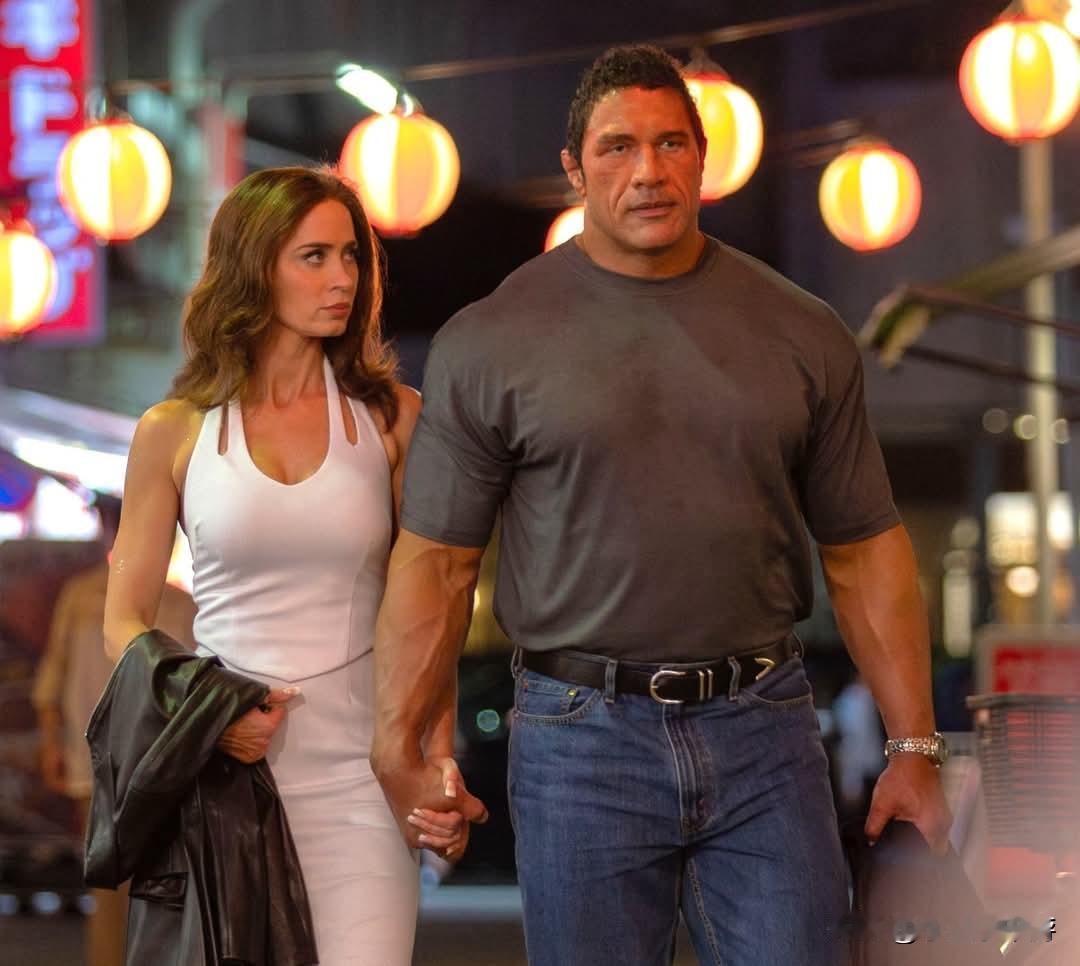 好莱坞动作巨星“巨石”强森试图转型演技派，然而剧情枯燥乏味的《重击人生》却彻底埋