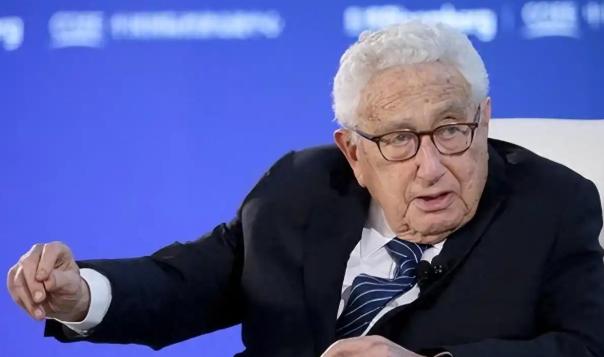 俄乌战争打了这么久，大家目光都集中在俄乌两国的战场拉锯上，却没人留意到背后一个快