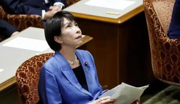 高市早苗真要辞职了？日本媒体这回拿到了铁证。足足67封邮件，把事儿全抖搂出来