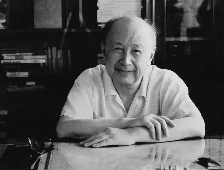 1964年，一个知青在看钱学森的论文时，发现方程推导错了，就给钱学森写信