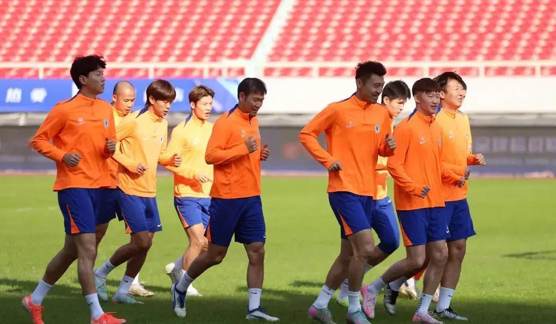 别怪国足总输球。看看你的主队，正在被“抽空”。泰山队1月22日飞海南冬训。