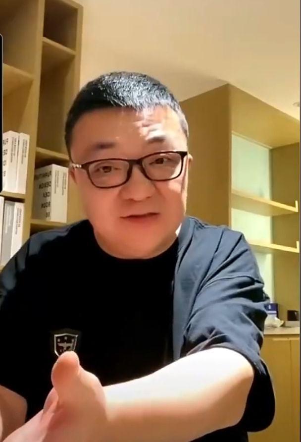 就在10月2日晚间，中国男足在重庆主场0-5惨败给巴勒斯坦，引发了不少网友的热议