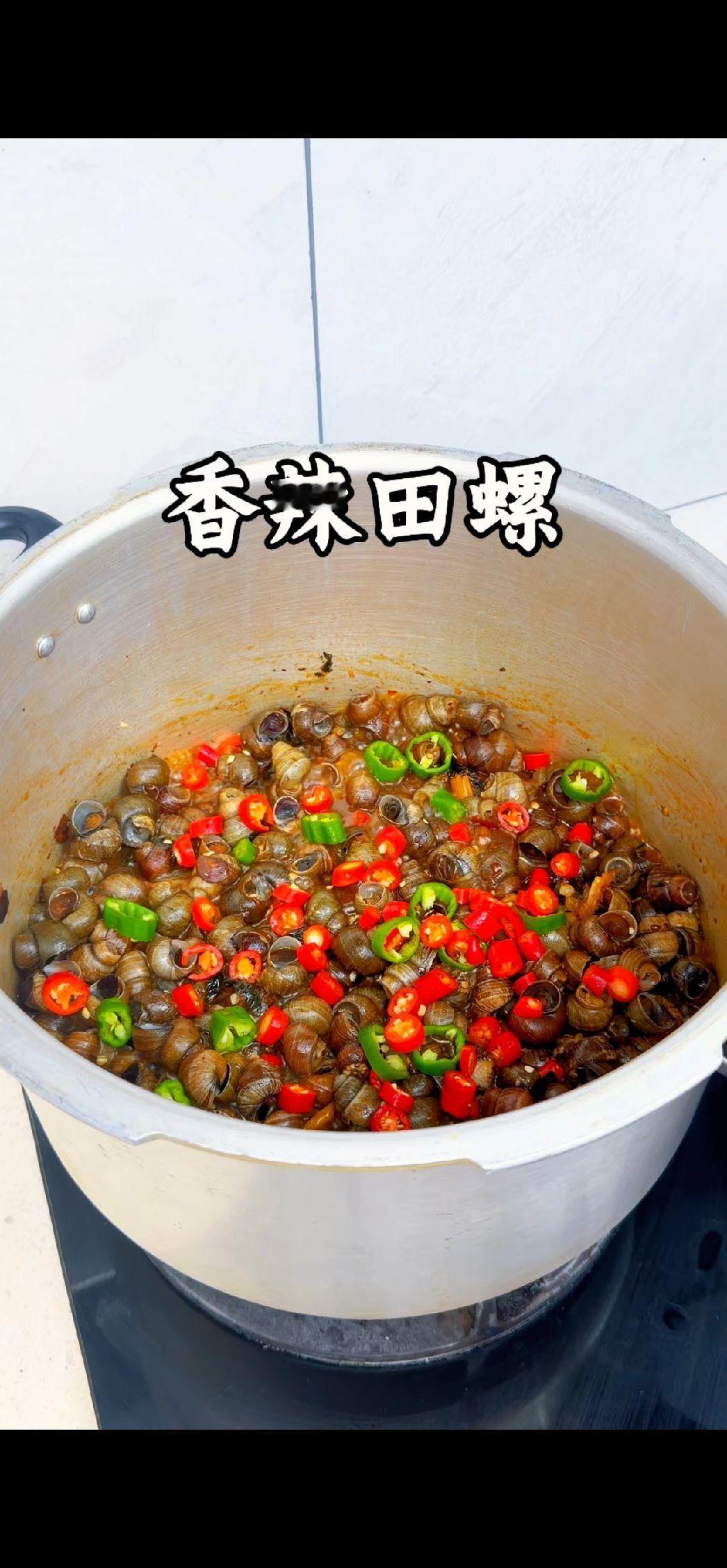 🍲两块一斤的田螺这样做，香到舔手指！1️⃣准备食材：田螺泡吐沙后洗净，备好