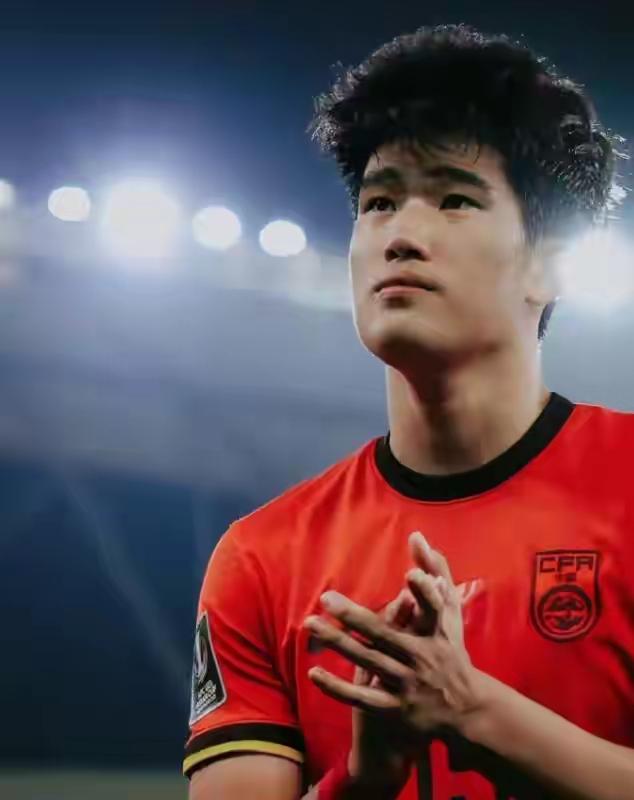 山东泰山队与自已青训球员彭啸的签约合同近日完成，球迷们早已认为板上钉钉的事情，为