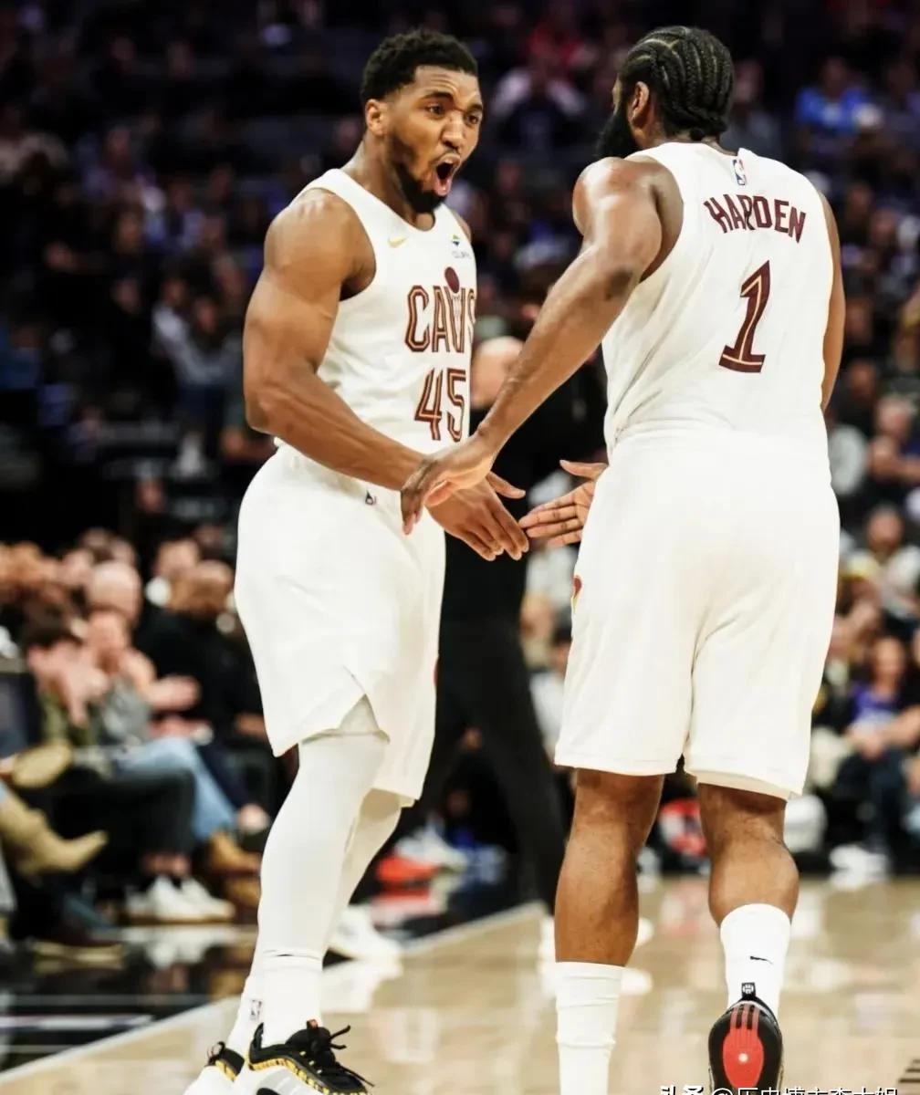 联盟后卫都在研究米切尔的录像，但他们看的不是投篮，而是他那一下诡异的“甩臂”动作