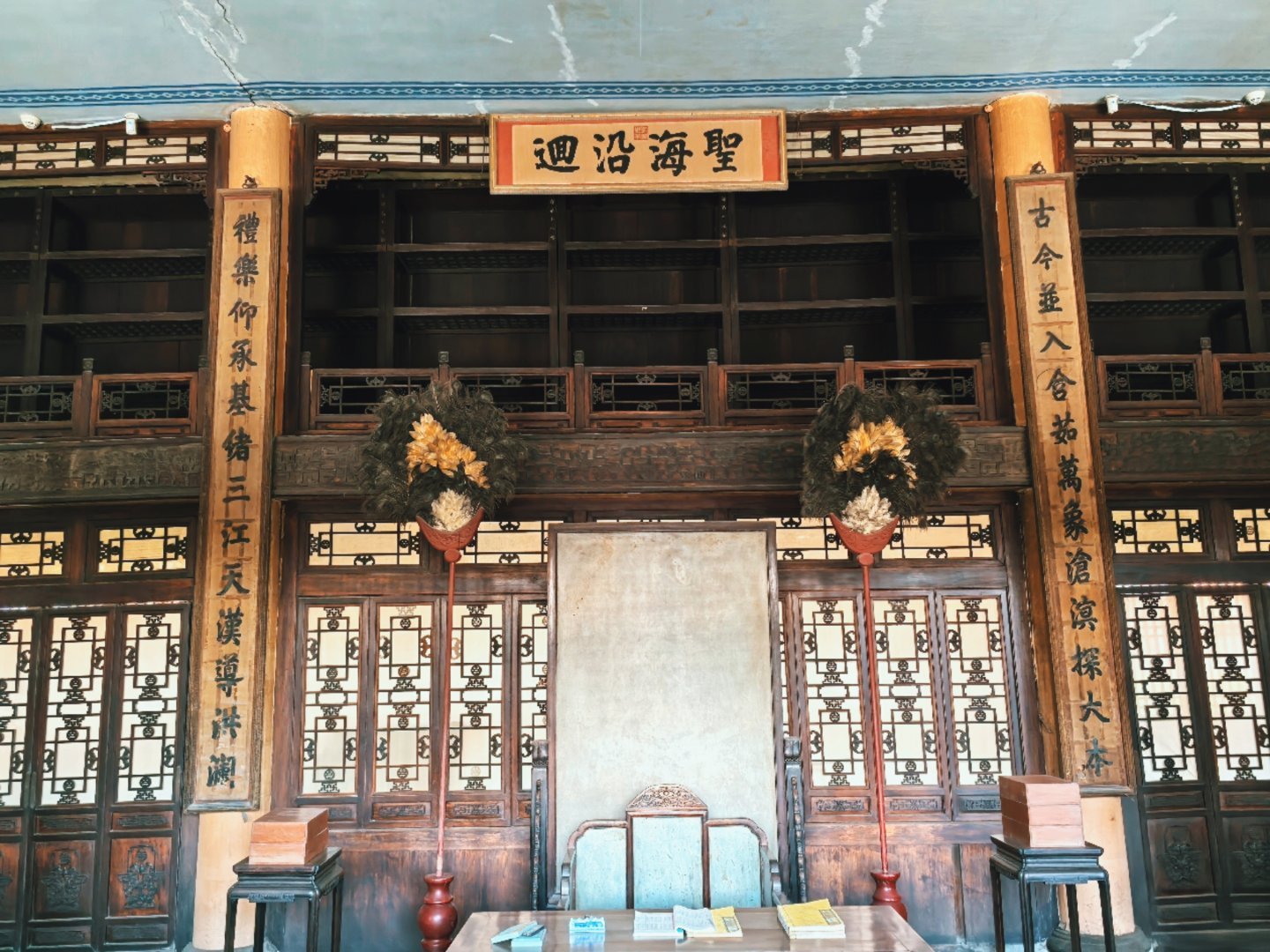 沈阳故宫红墙黄瓦间，藏着大清王朝的第一缕晨光。1625年，努尔哈赤力排众议迁都
