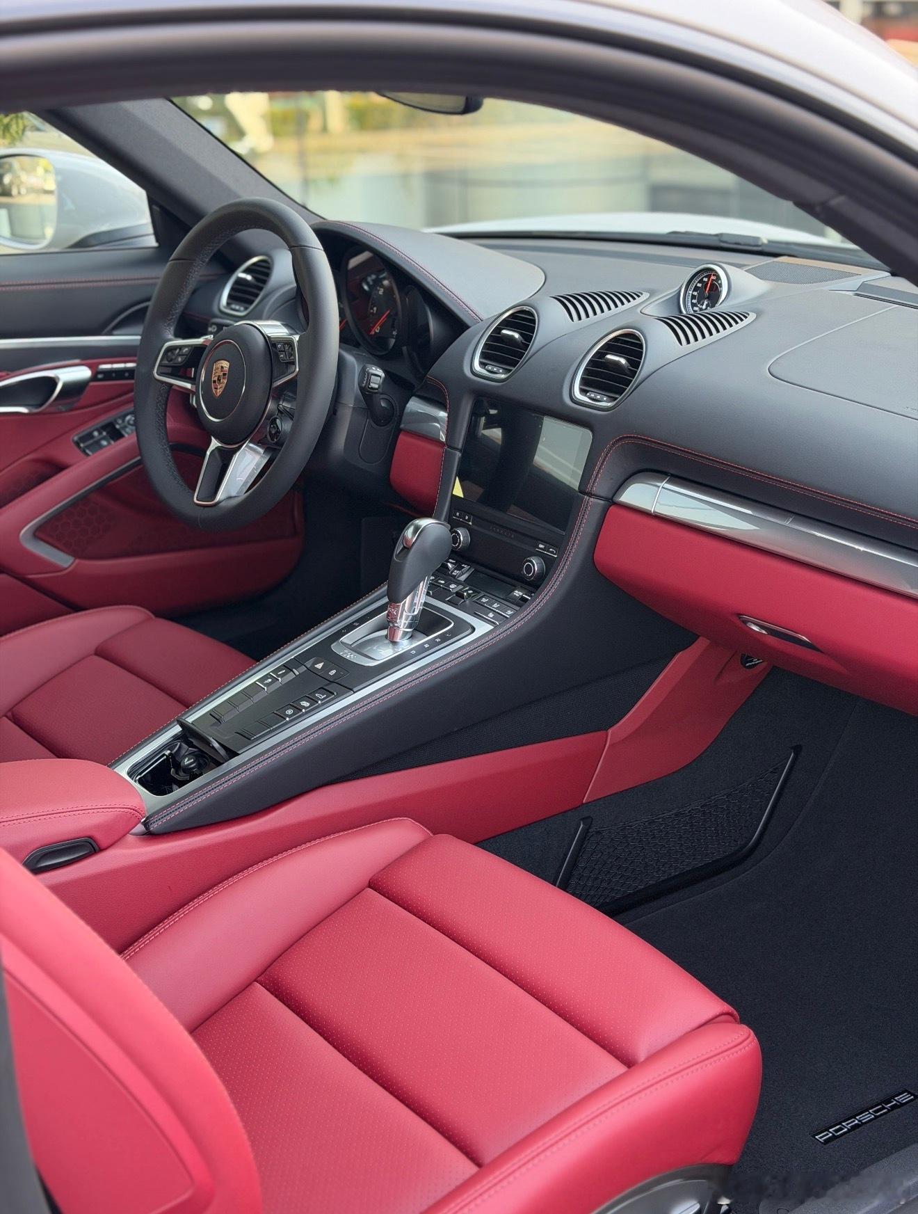 保时捷Cayman哑灰全款裸车55.2万元店内保险Cayman现在