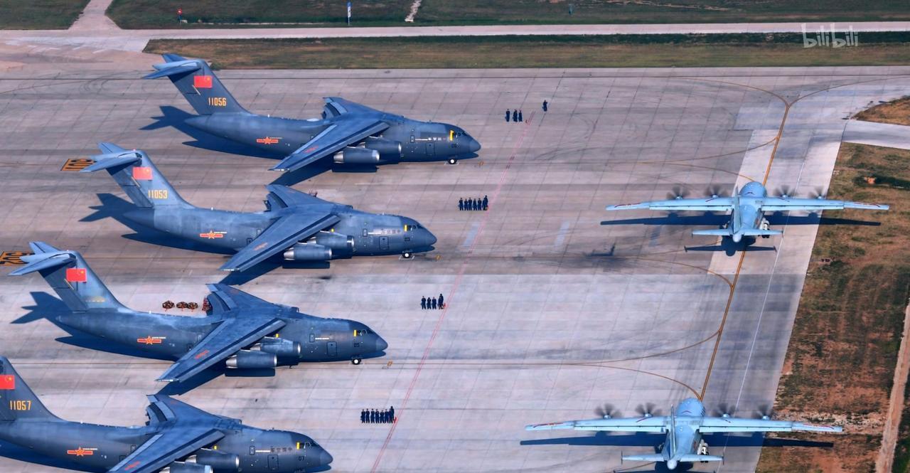 所以这个世界上唯一持续量产的大中型运输机国家是……​