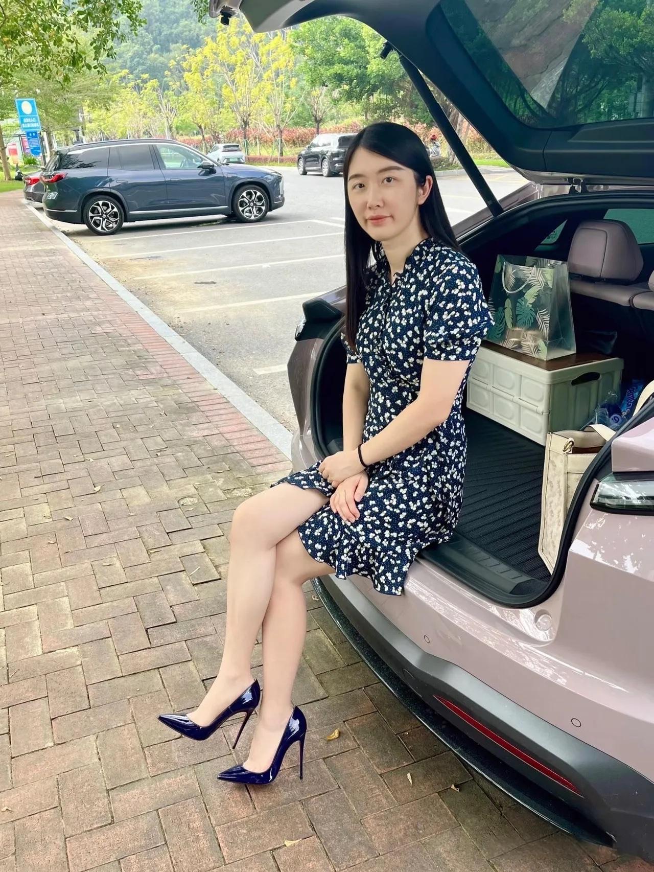 天天开心女生怎么穿搭会看上去很优雅分享一张随手拍下的照片
