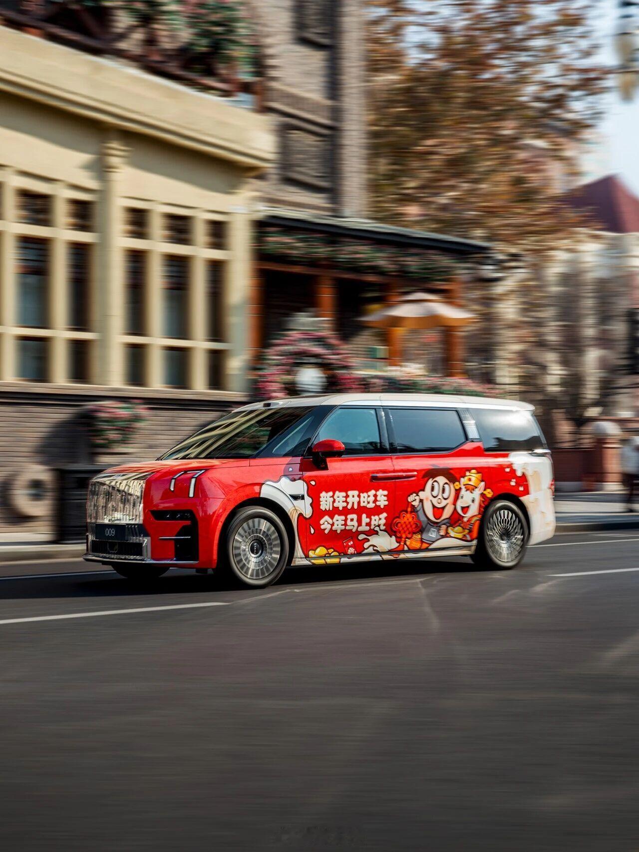 极氪009这波跨界联动也太会玩了吧～旺旺蔡总提车直接派旺仔坐大飞机空降代提，和Z